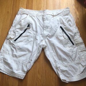 Armani Exchange White Cargo Shorts / Size: 31